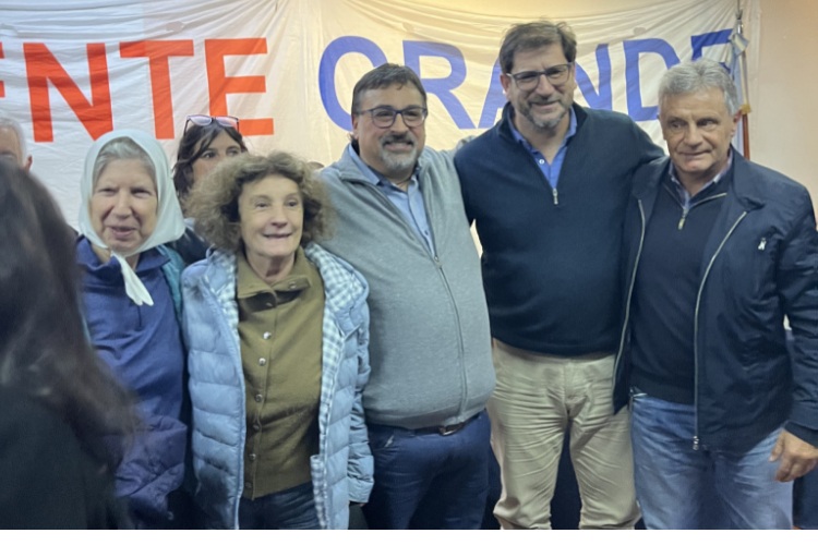 Representantes de organizaciones políticas y de derechos humanos durante el acto